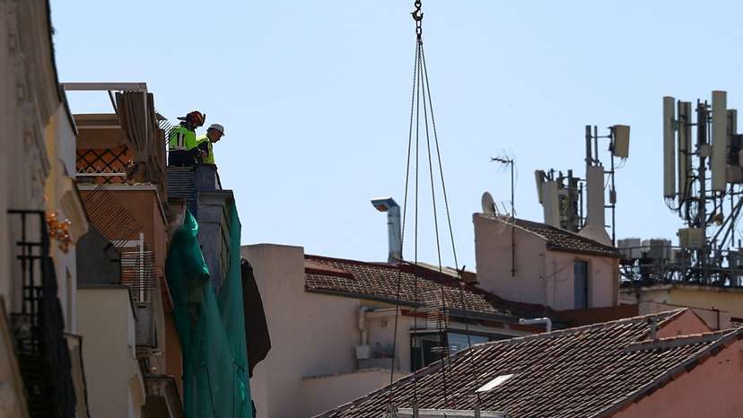 Building collapse in central Madrid