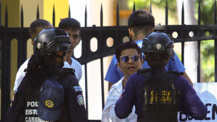 University students support relatives of political prisoners and call for their release at the University of Carabobo, in Valencia