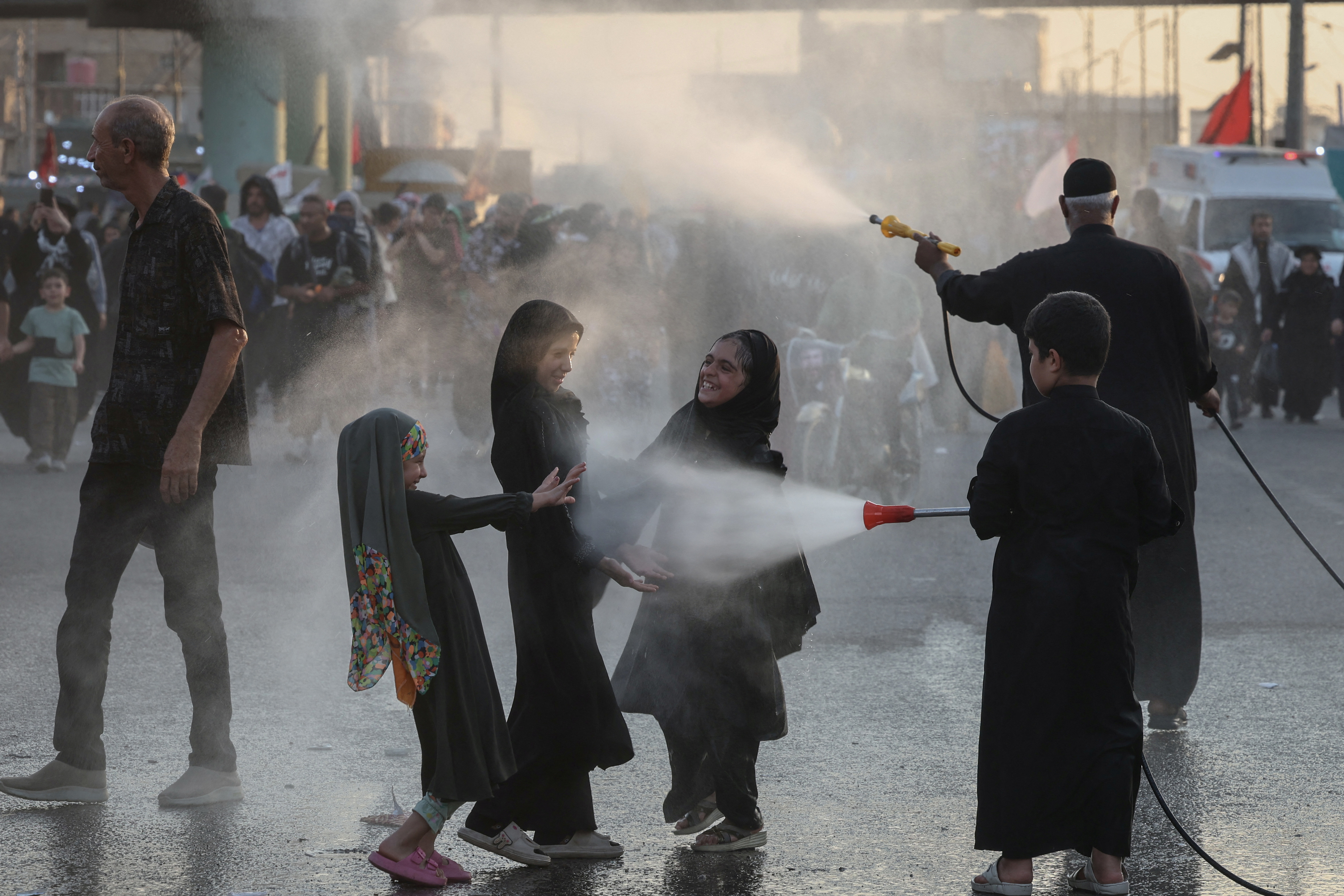 For Shi'ite pilgrims in Iraq's deserts, suffering strengthens faith