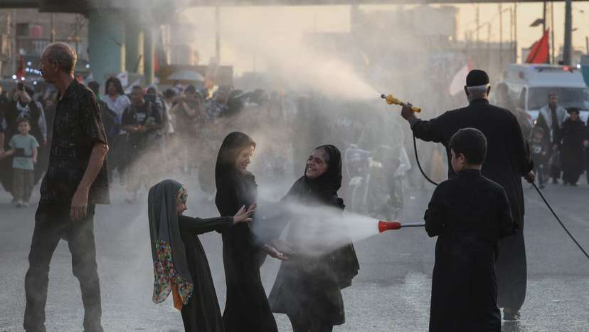 For Shi'ite pilgrims in Iraq's deserts, suffering strengthens faith