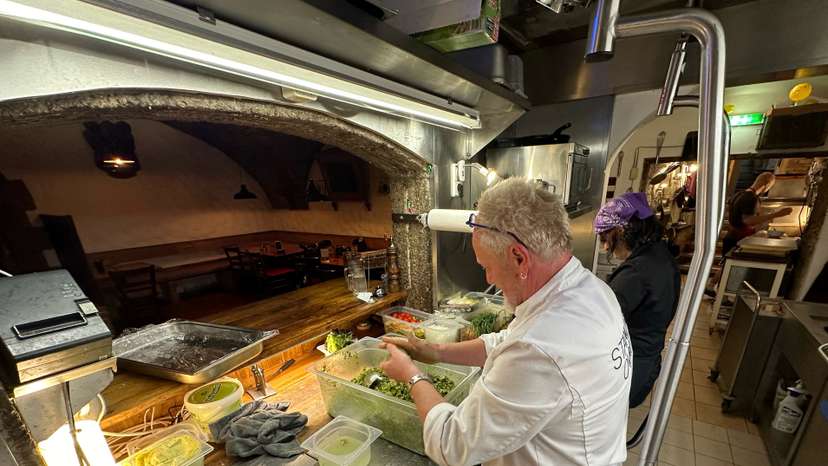 Austrian chef defies doctors with device that keeps him cooking
