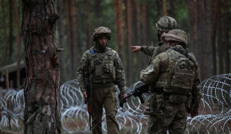 Positions of Ukrainian servicemen near the border with Belarus