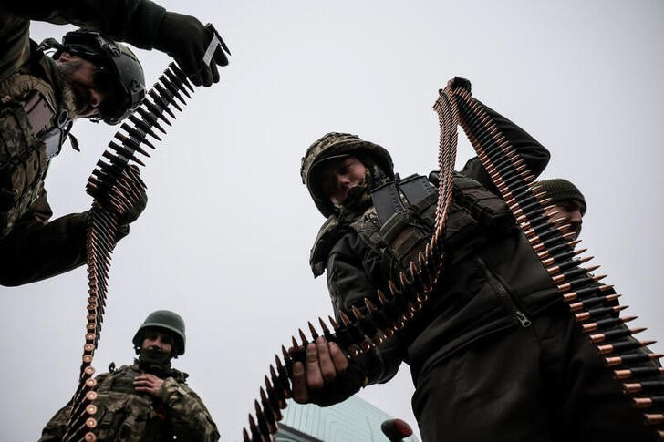 FILE PHOTO: Ukrainian servicemen load cartridges to a machine gun strip during an exercise in Donetsk region