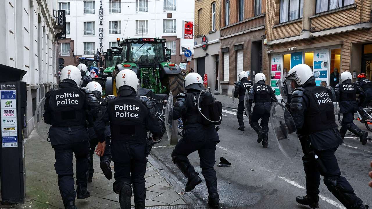 Farmers rally in a large-scale protest in Brussels as leaders meet in EU summit