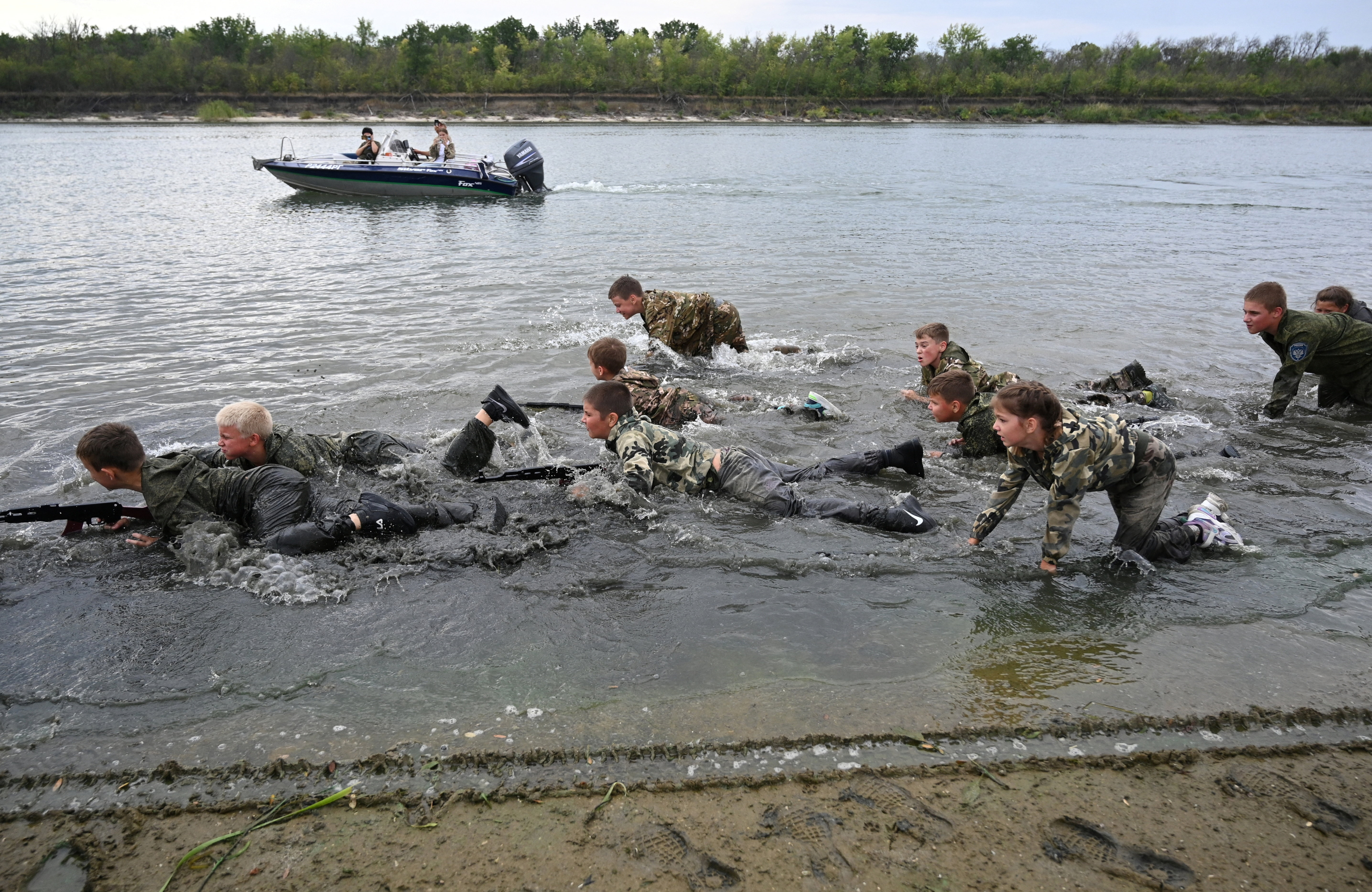 Cossack youth undergo military training in the Rostov Region