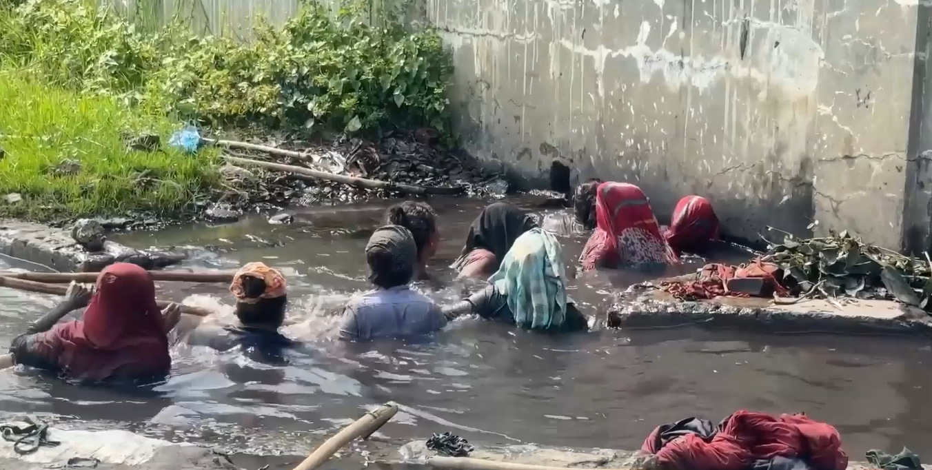 Women risk lives for coal as fuel crisis bites in Bangladesh