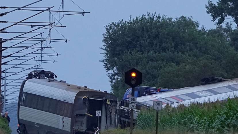 Tren derails in Denmark