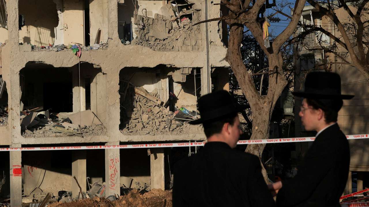 Iranian missile barrages struck residential buildings in Arad