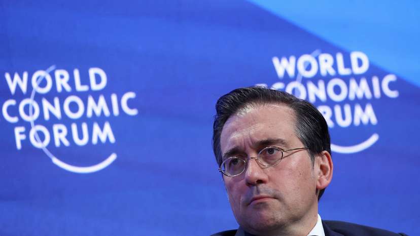 FILE PHOTO: 55th annual World Economic Forum (WEF) meeting in Davos