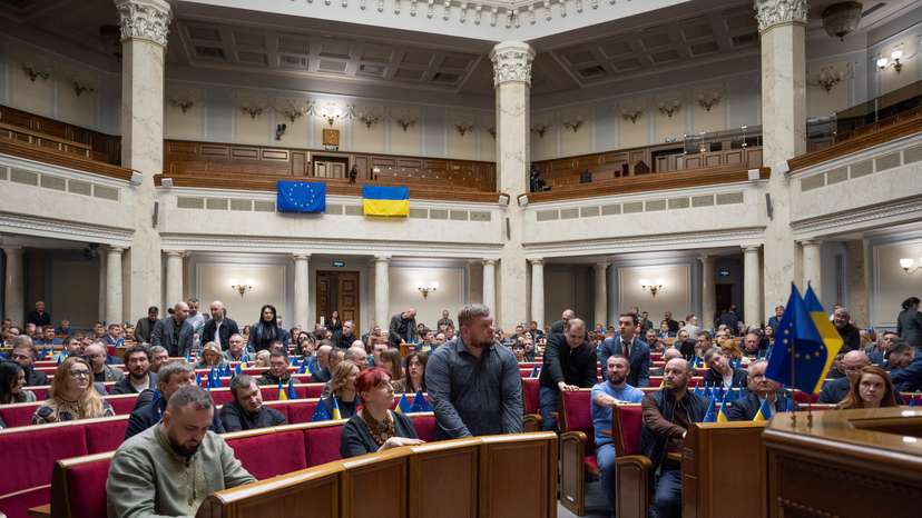 Ukrainian lawmakers vote for ratification of the deal with the United States about mineral resources during a session of parliament in Kyiv
