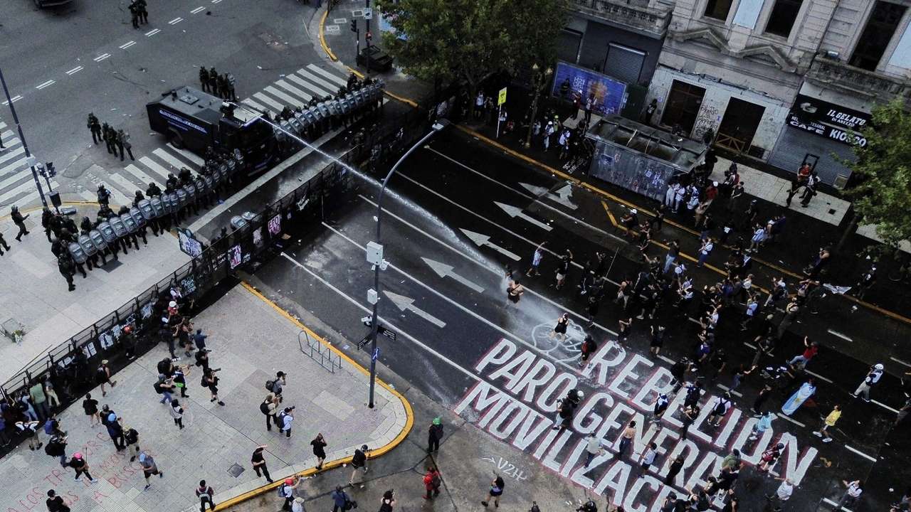 Argentine lawmakers debate labor reforms amid protests, in Buenos Aires