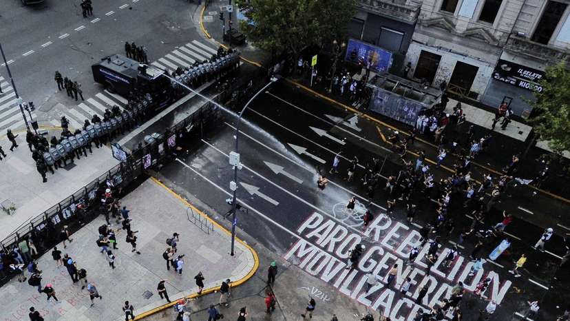 Argentine lawmakers debate labor reforms amid protests, in Buenos Aires
