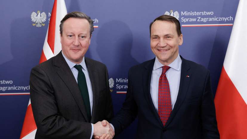 Poland’s Foreign Minister Sikorski meets with his British counterpart Cameron in Warsaw