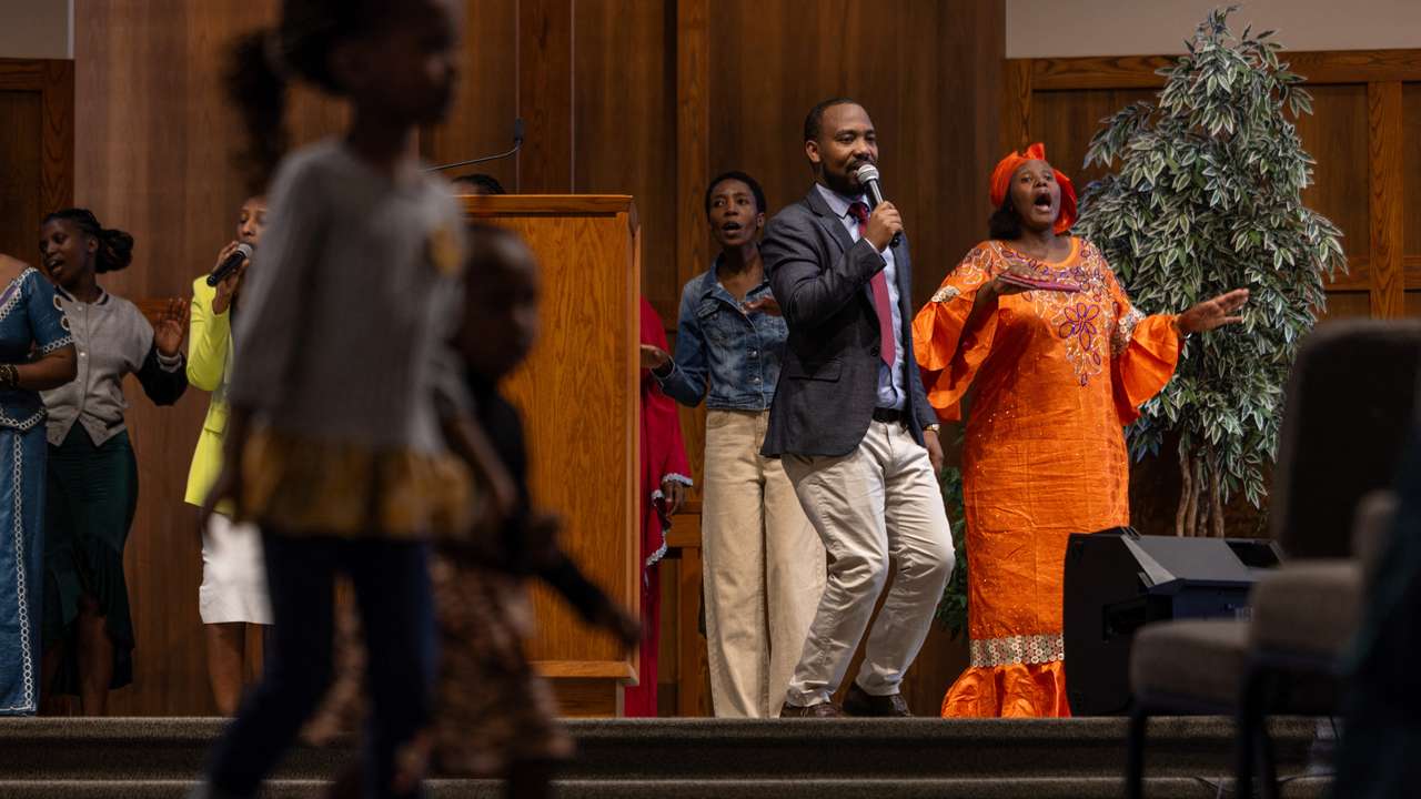 In a small Wisconsin church, Trump's threat of a refugee crackdown looms