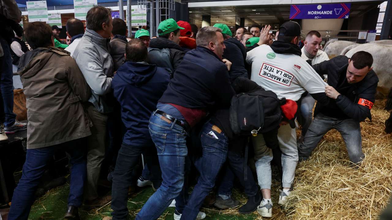 Farmers protest during the opening of Paris International Agricultural Show