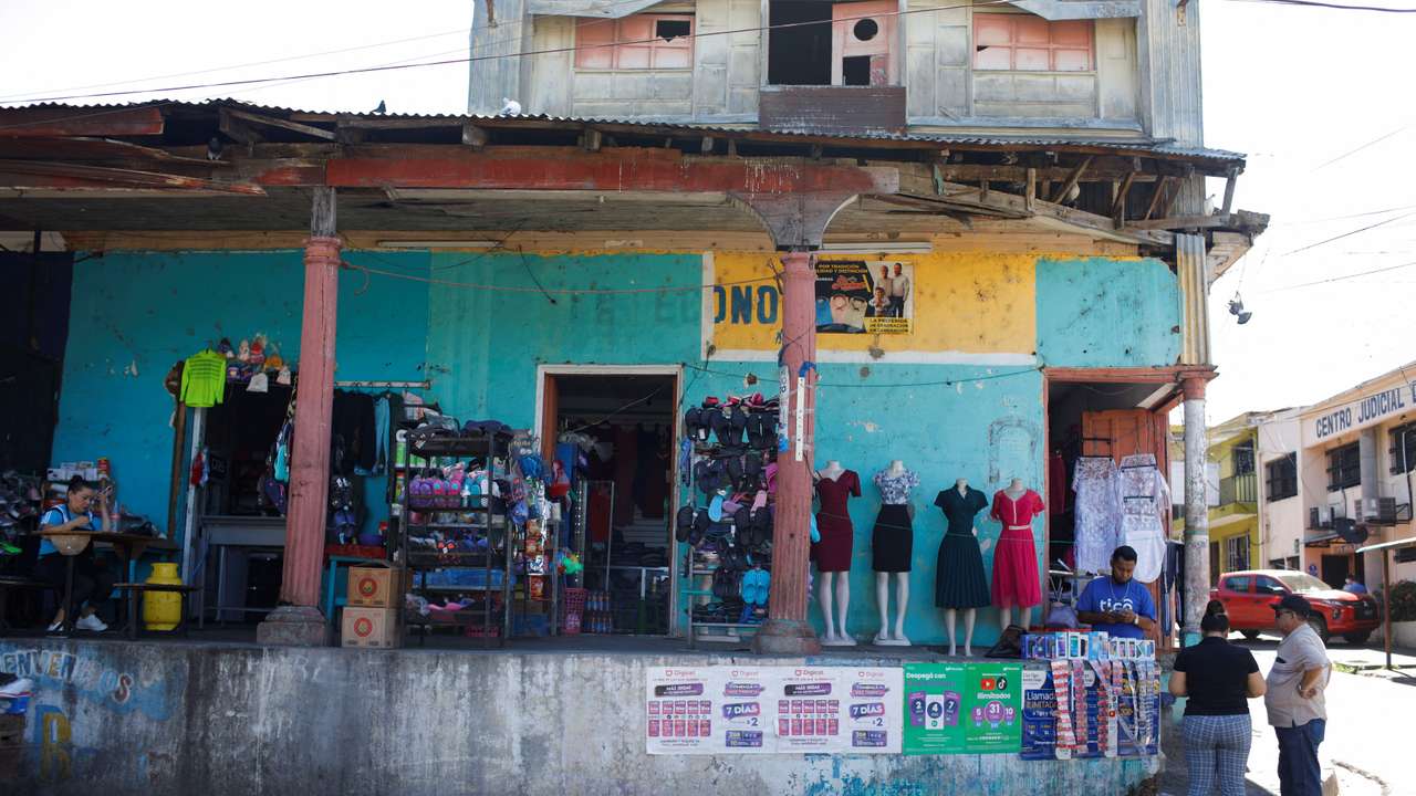 Short on cash, El Salvador continues Bitcoin dream