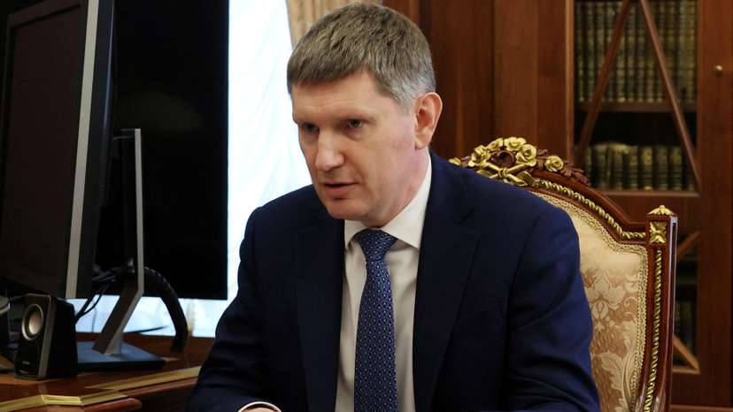FILE PHOTO: Russian President Vladimir Putin meets with Economic Development Minister Maxim Reshetnikov in Moscow