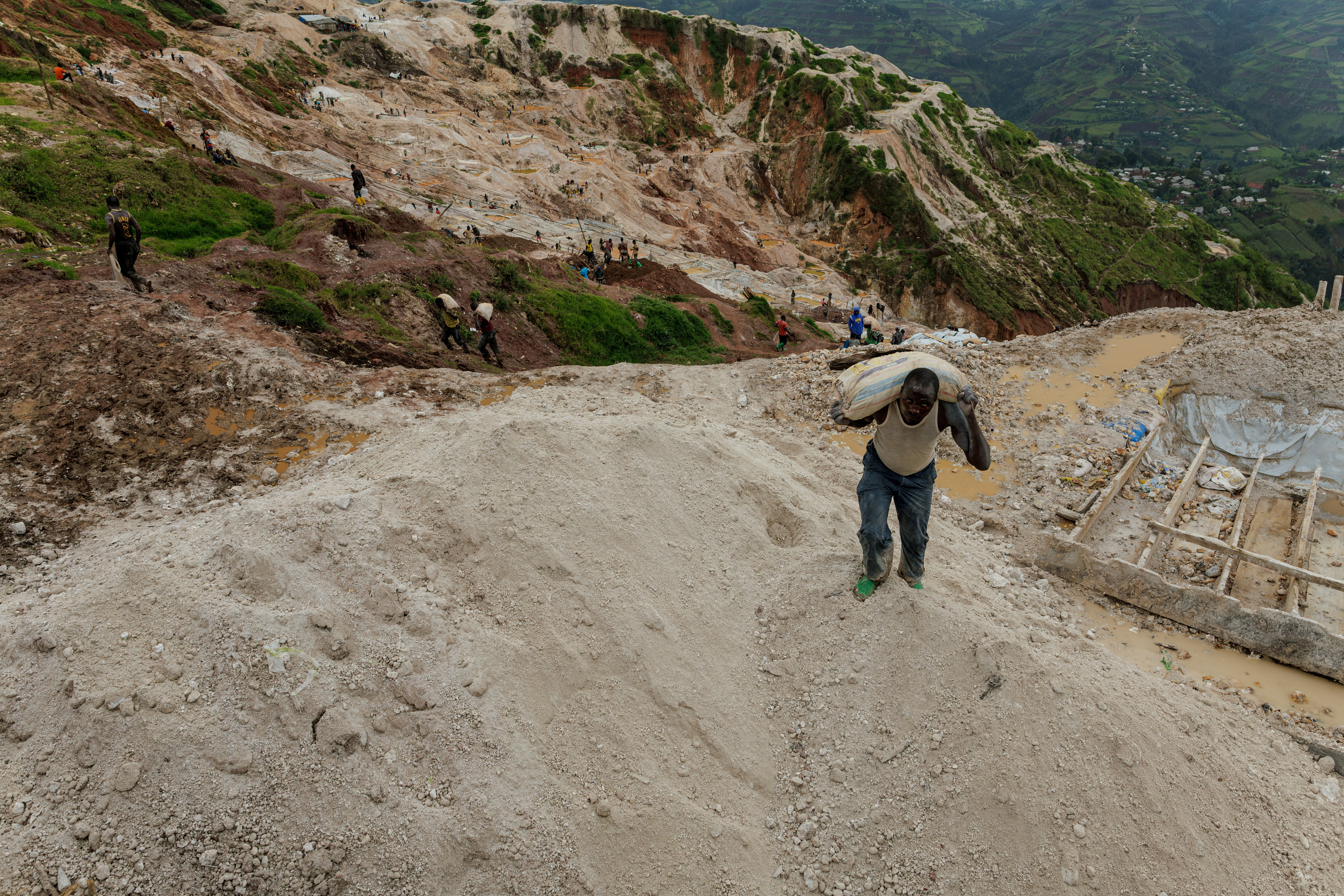 FILE PHOTO: In Congo, rebels' latest fight is to revive the economy
