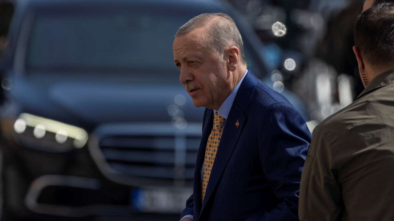 Turkey's President Tayyip Erdogan casts his ballot in Istanbul