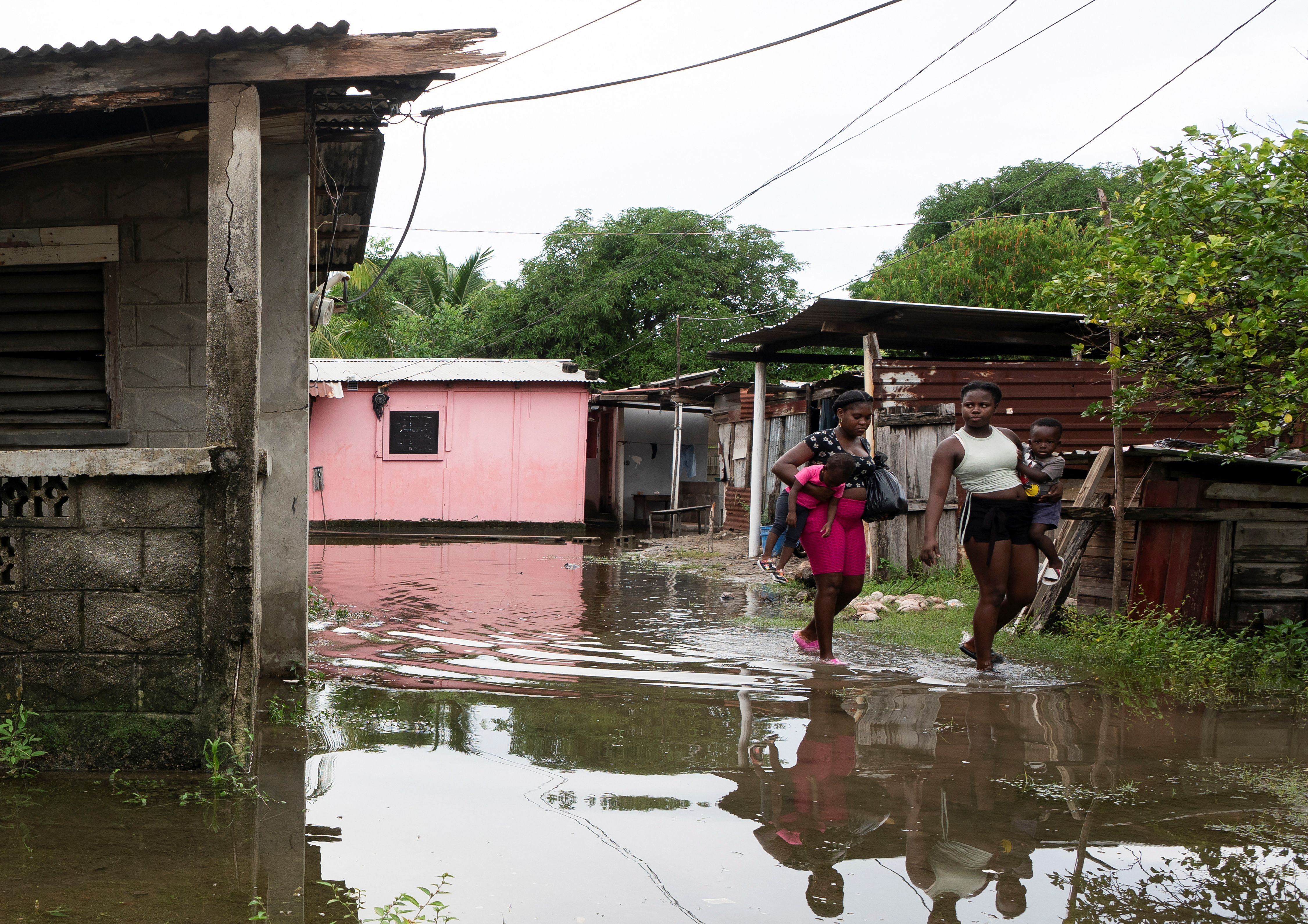 Aftermath of tropical storm sara, in Tornabe