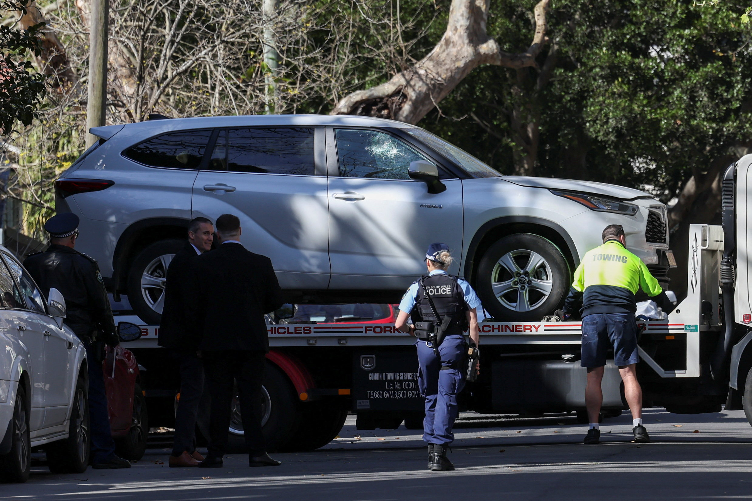 Car crashes into Russian consulate in Sydney
