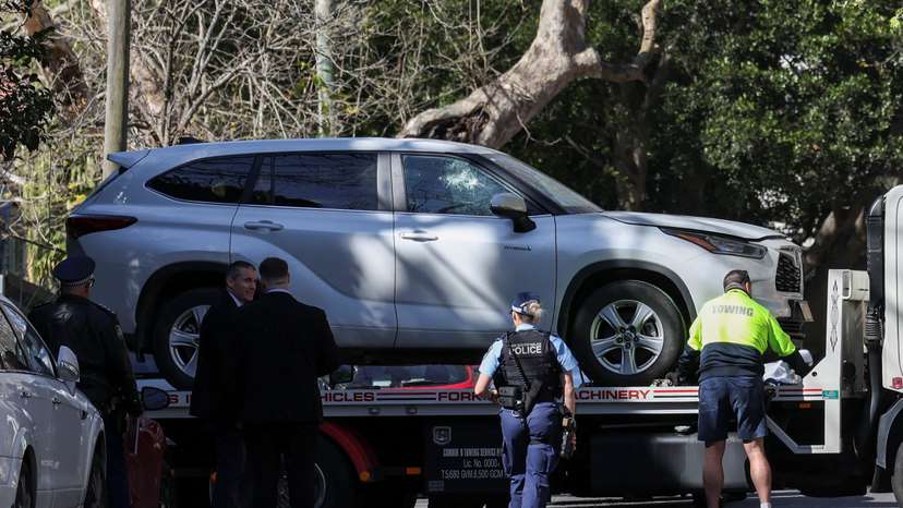 Car crashes into Russian consulate in Sydney