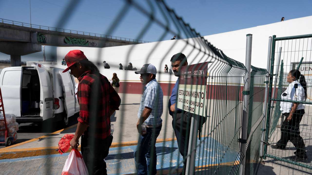 Mexican migrants deported by ICE find shelter in Tijuana