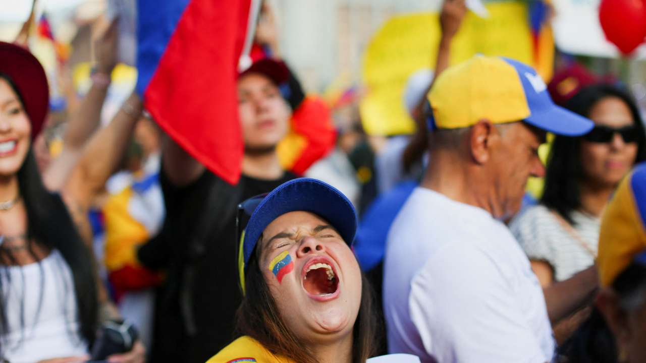 Venezuelan opposition supporters call for a worldwide protest, in Medellin