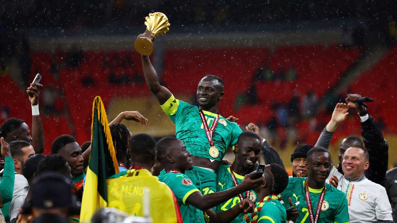 Soccer Football - CAF Africa Cup of Nations - Morocco 2025 - Final - Senegal v Morocco - Prince Moulay Abdellah Stadium, Rabat, Morocco - January 18, 2026 Senegal's Sadio Mane lifts the trophy with teammates as they celebrate after winning the Africa Cup of Nations REUTERS/Siphiwe Sibeko TPX IMAGES OF THE DAY