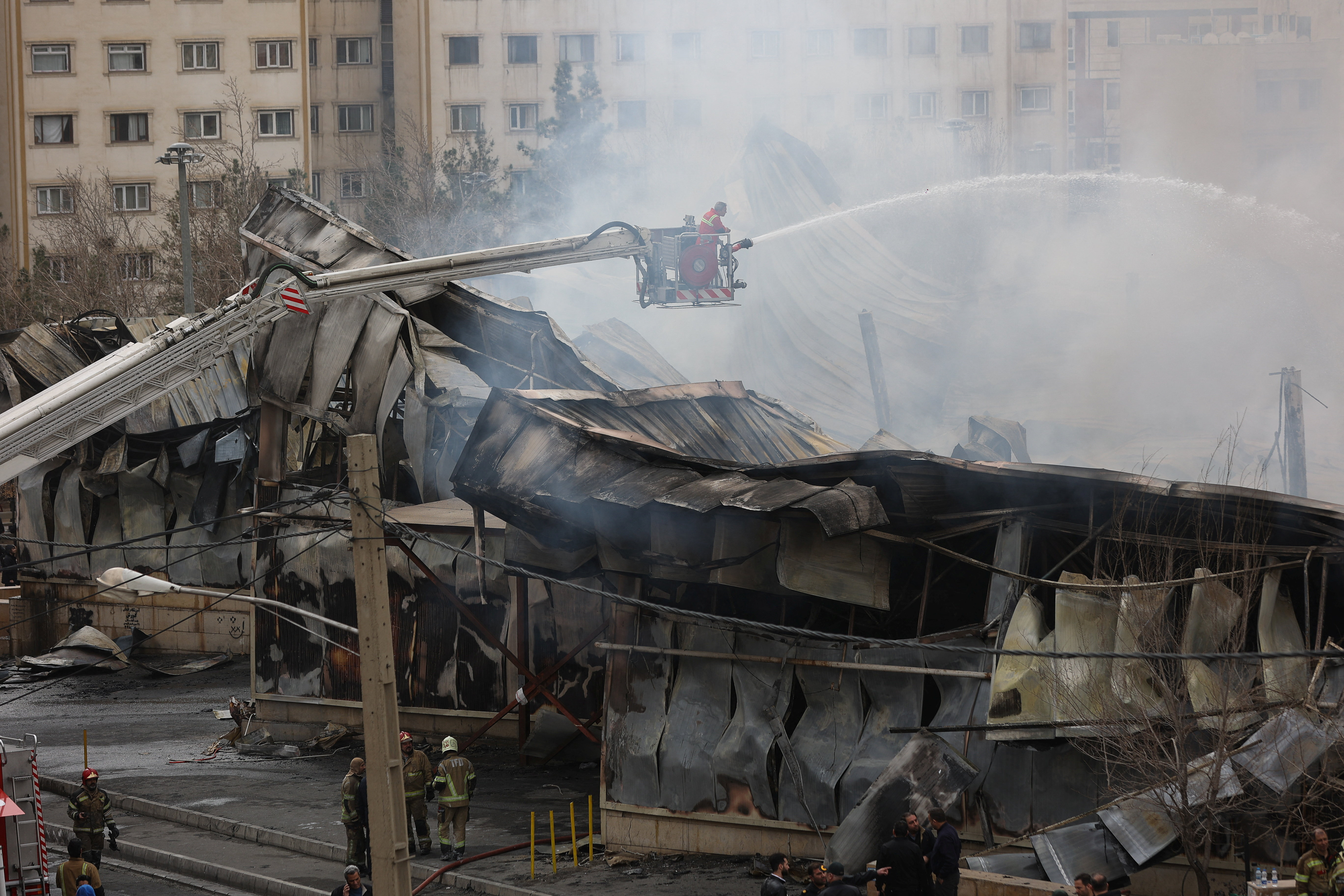 Fire at Janat Abad Market in Tehran