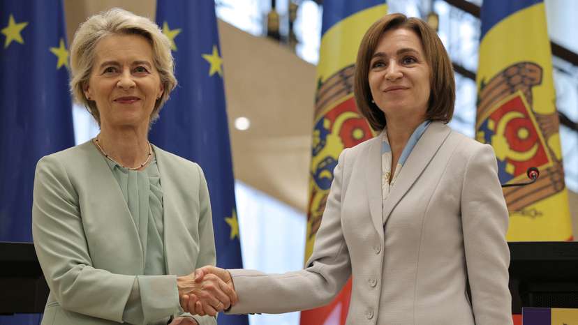 Moldovan President Maia Sandu meets with European Commission president Ursula von der Leyen in Chisinau