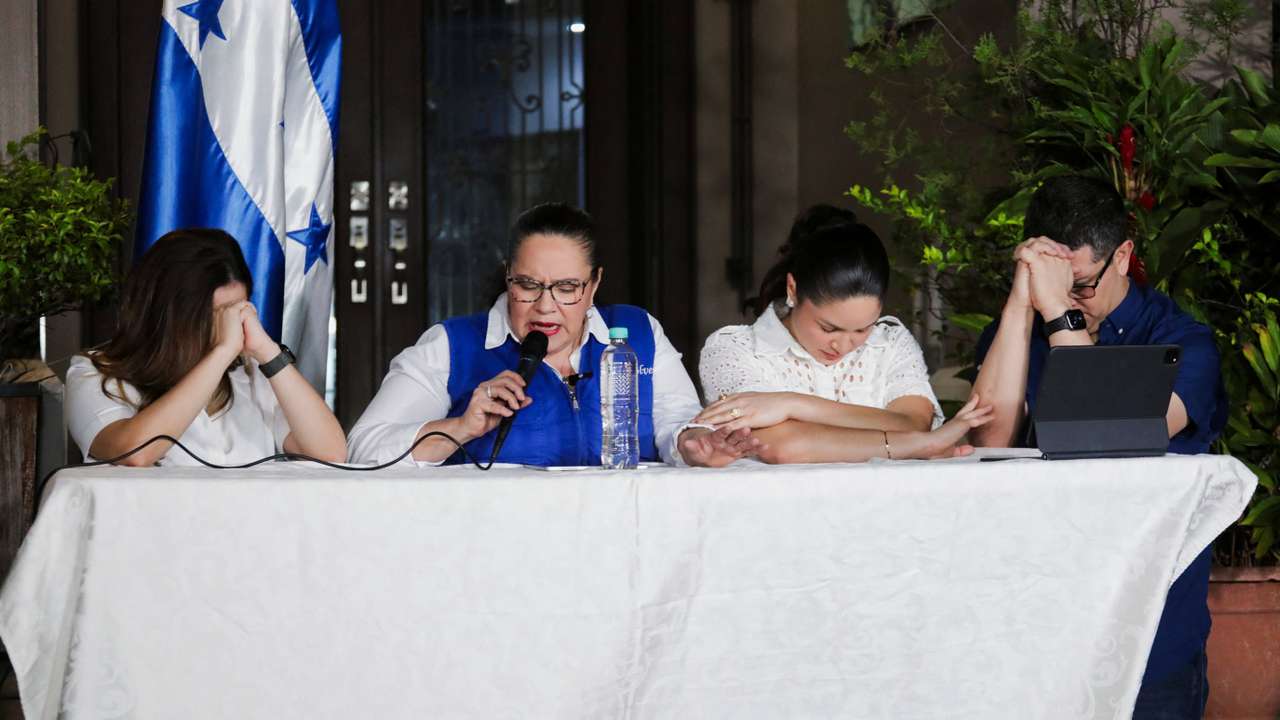 Ana Garcia, wife of the former president of Honduras, Juan Orlando Hernandez, speaks to the media sitting next to her children Daniela, Isabella and Juan Orlando, after U.S. President Donald Trump said he will grant a pardon to former Honduras President Hernandez, who is serving a 45-year prison sentence in the U.S. after his conviction on drug trafficking and firearms charges, in Tegucigalpa, Honduras, November 28, 2025. REUTERS/Fredy Rodriguez