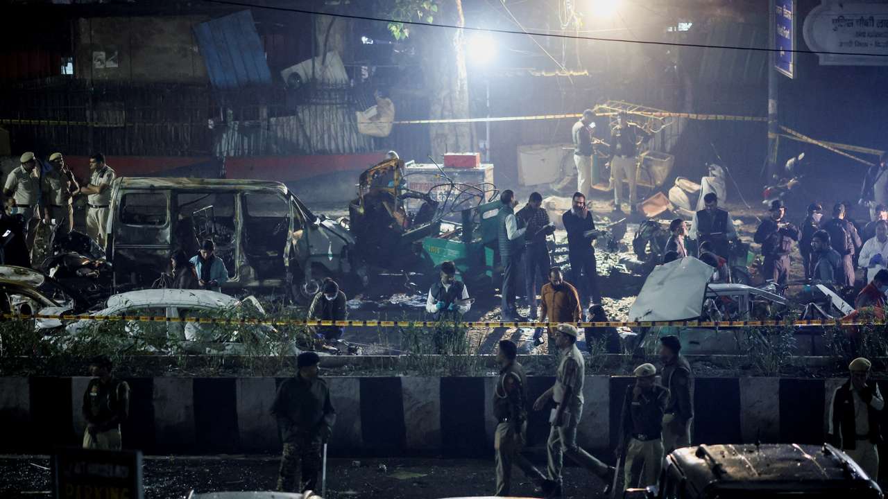 Explosion reported in the old quarters of Delhi