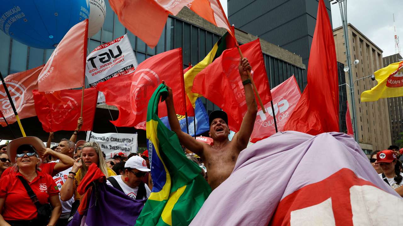 Brazilians protest againt the Congress and the Amnesty Bill for Bolsonaro