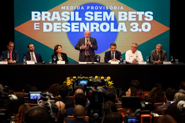 O presidente Luiz Inácio Lula da Silva apresentou em São Paulo a MP contra proibindo as bets.