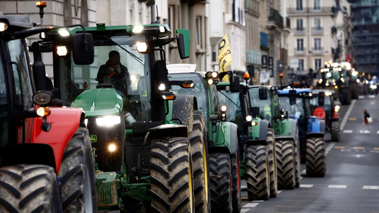Nationwide farmer protests continue in France