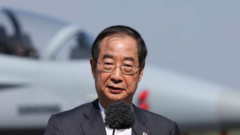 South Korea's PM Han Duck-soo meets Polish counterpart Mateusz Morawiecki at an airbase near Minsk Mazowiecki