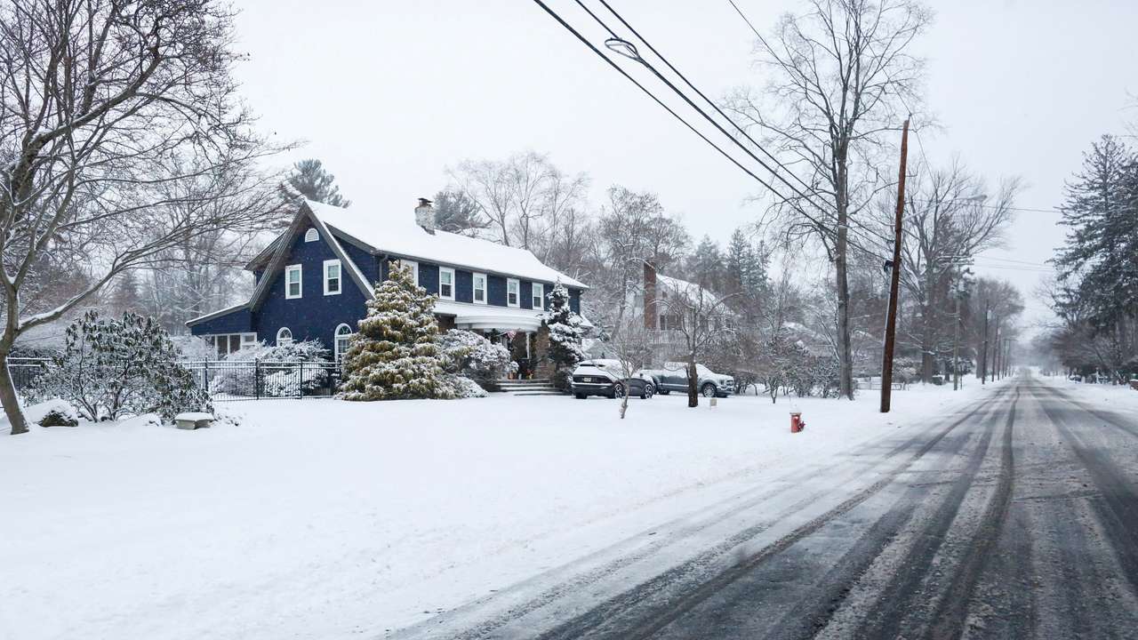 FILE PHOTO: Winter storm brings heavy snow to areas of New York City and New Jersey