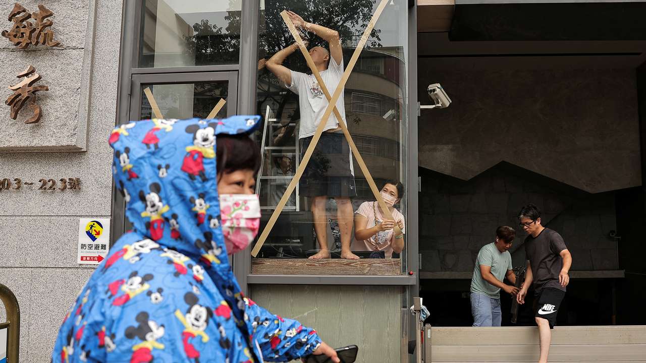 Residents prepare for Typhoon Krathon in Kaohsiung