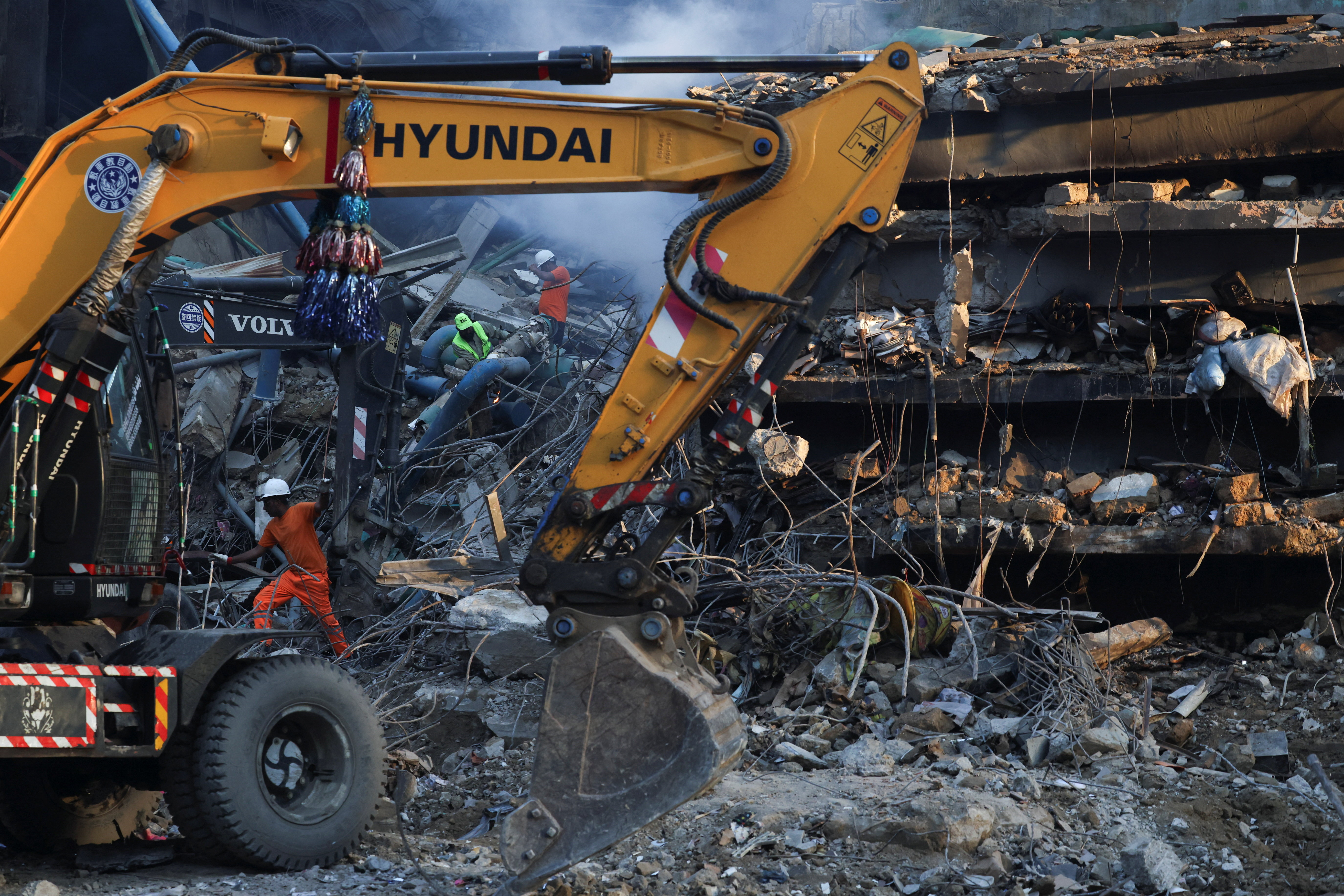 Aftermath of fire in a shopping mall in Karachi