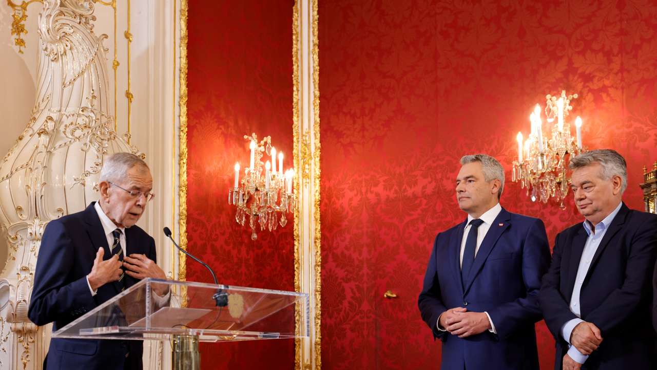 Austrian president accepts outgoing government's formal resignation