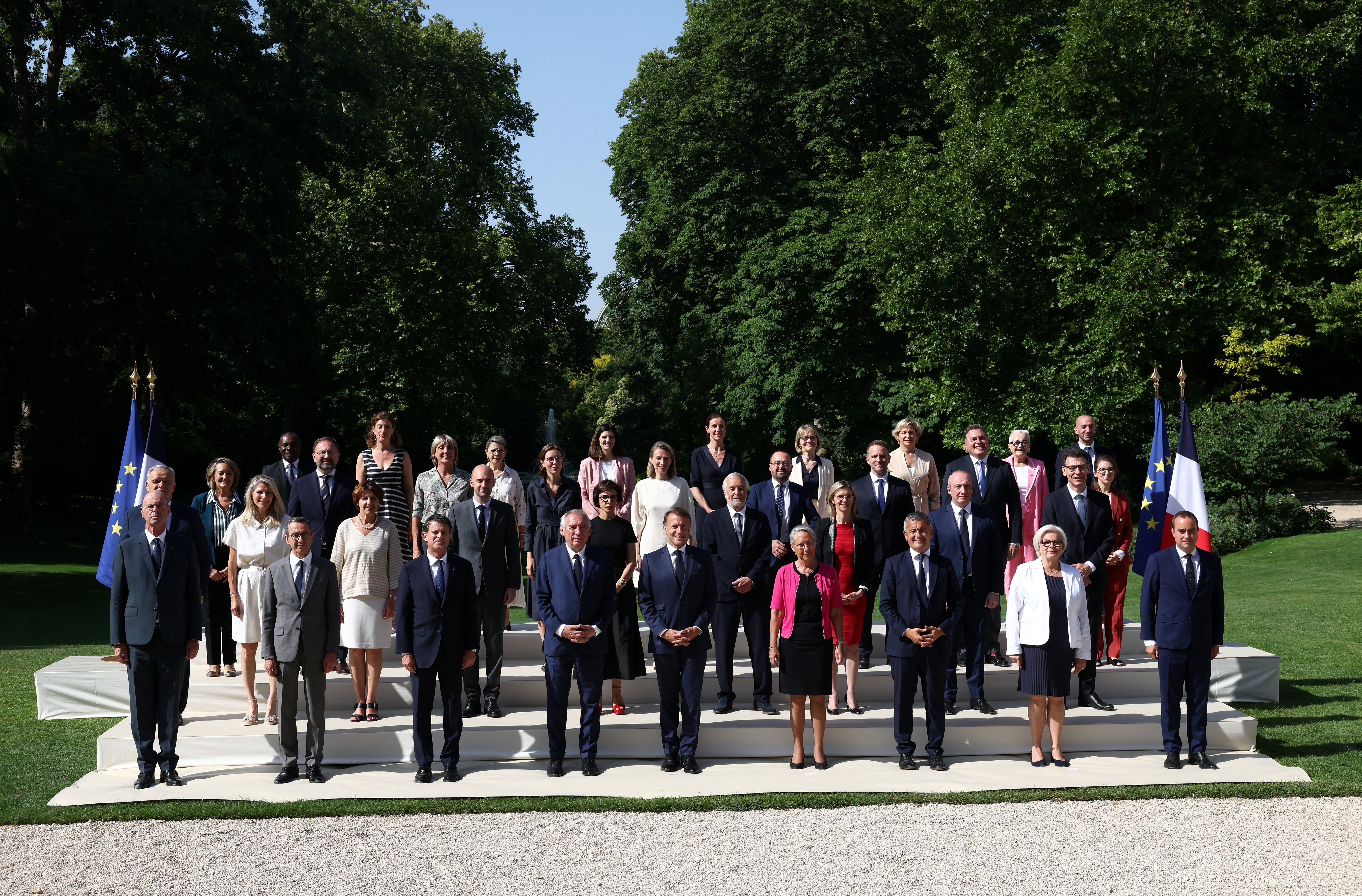 Family photo of French President Macron and the Bayrou government in Paris