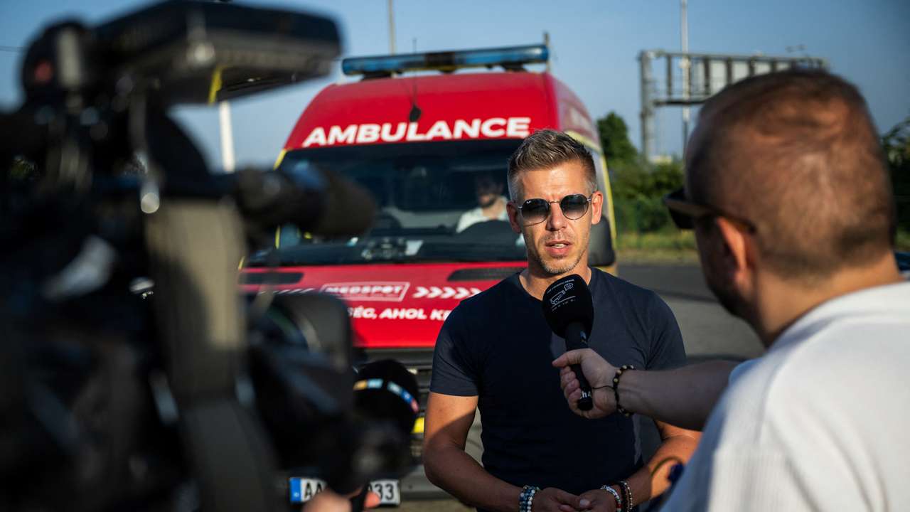 Peter Magyar delivers aid to the children's hospital in Kyiv