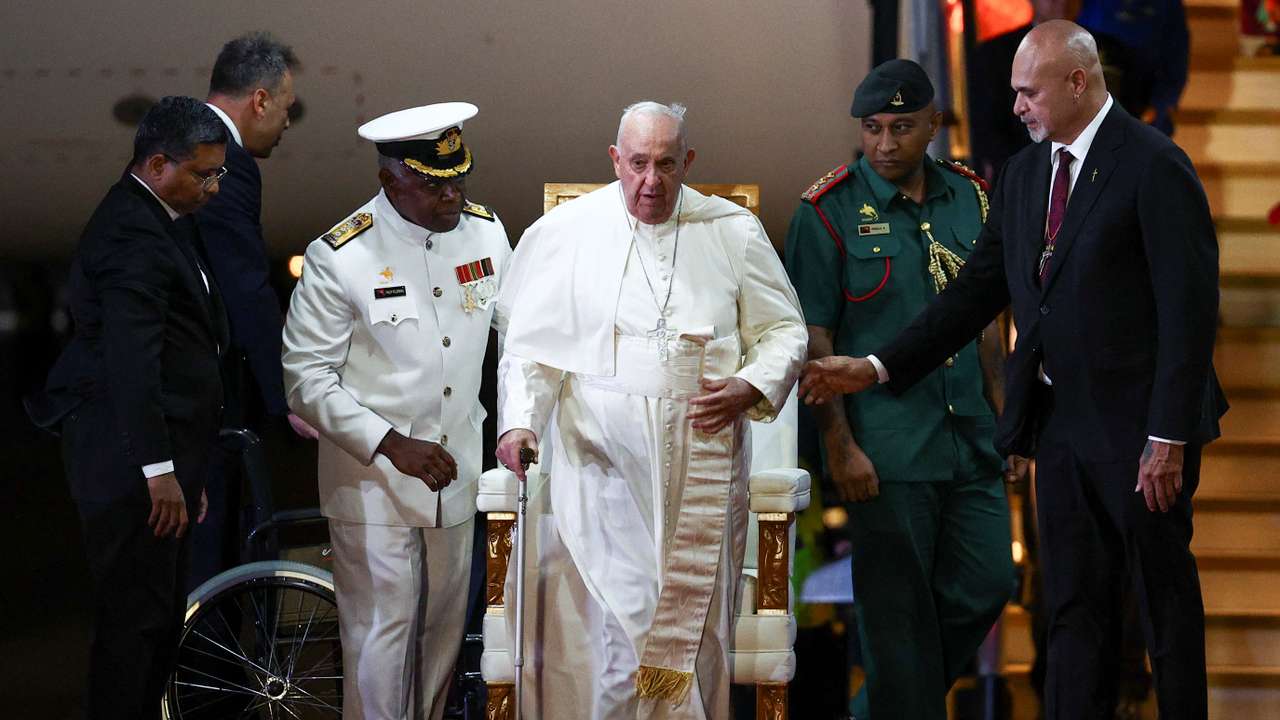 Pope Francis arrives in Papua New Guinea