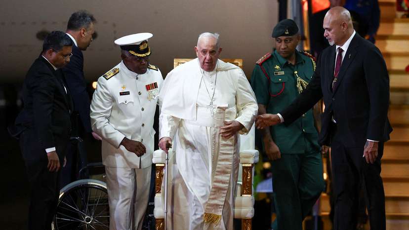 Pope Francis arrives in Papua New Guinea