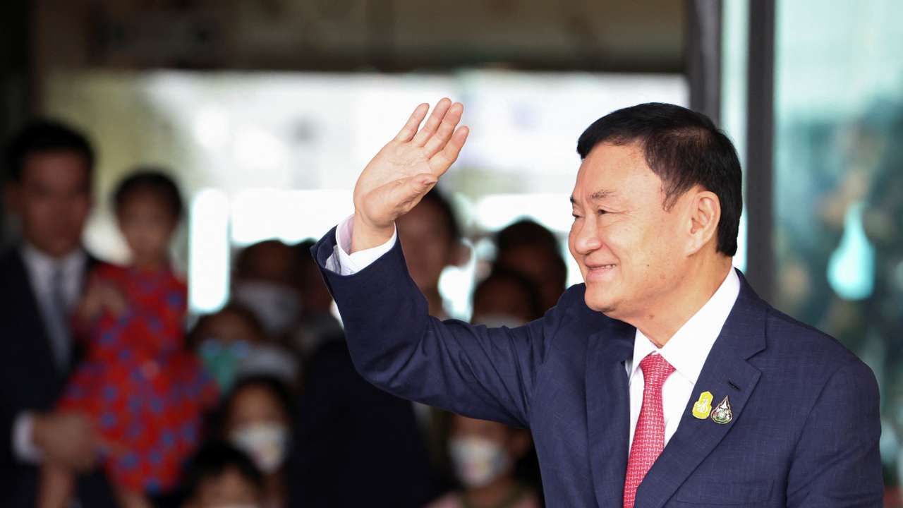 Exiled former PM Thaksin returns to Thailand