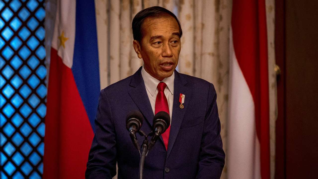 FILE PHOTO: FILE PHOTO: Indonesia's President Joko Visits Philippines