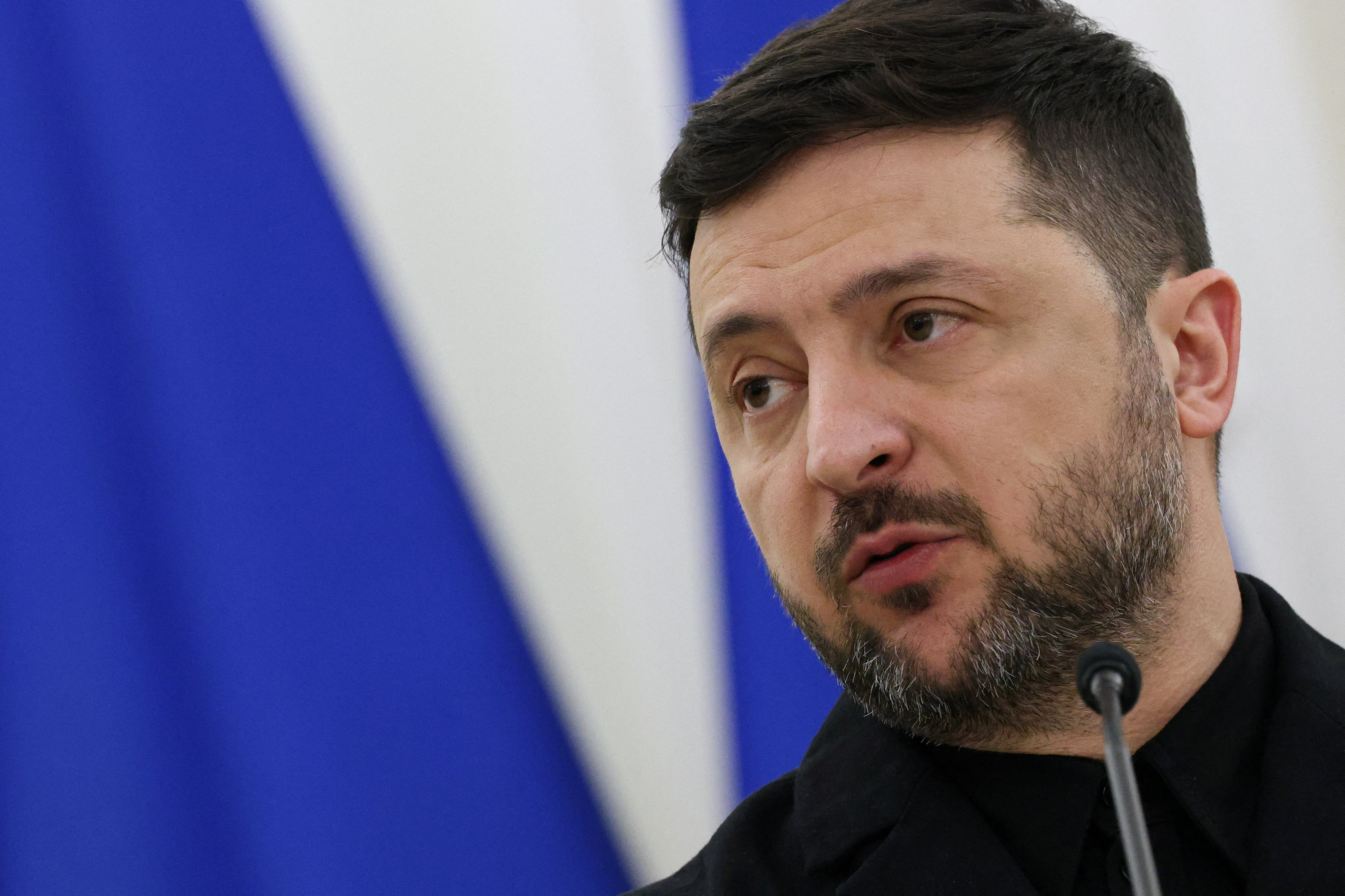 FILE PHOTO: Ukrainian President Zelenskiy and Polish President Nawrocki visit Lithuania