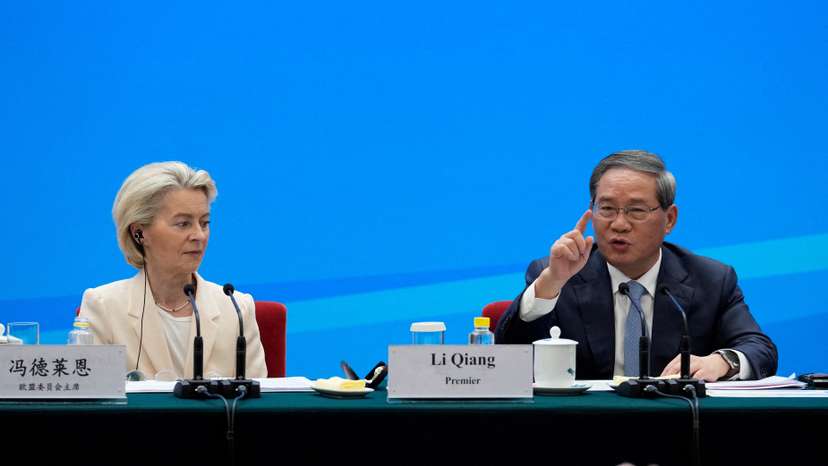 FILE PHOTO: Chinese Premier Li Qiang and European Commission President Ursula von der Leyen