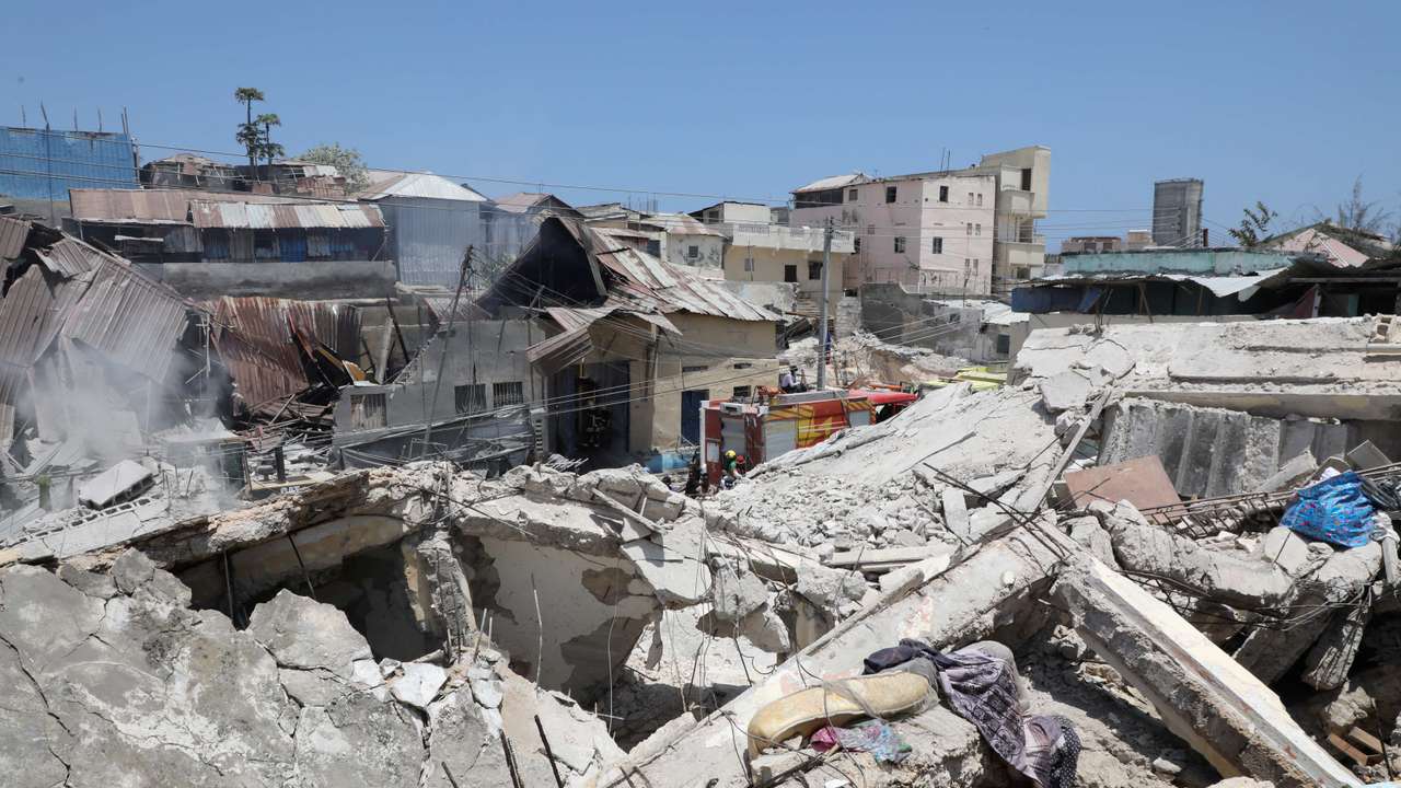 Bomb blast near president's residence in Somalia